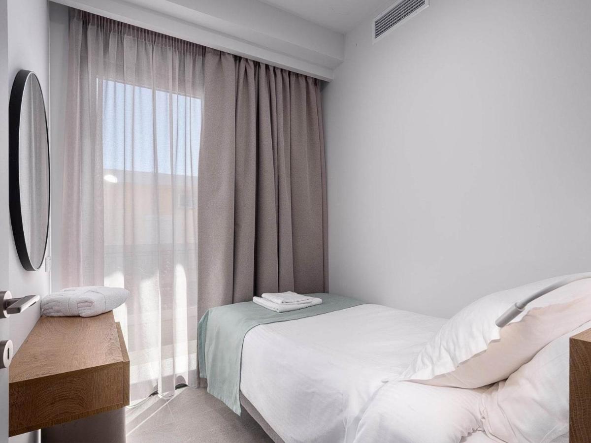 Deluxe Two-Bedroom Apartment