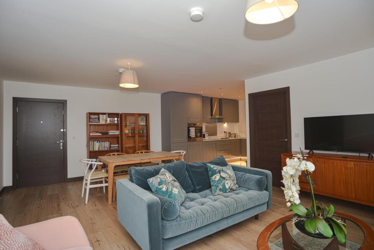 B&B Southend-on-Sea - Seaview Point, Superb 2- bedroom flat, 12th Floor - Bed and Breakfast Southend-on-Sea