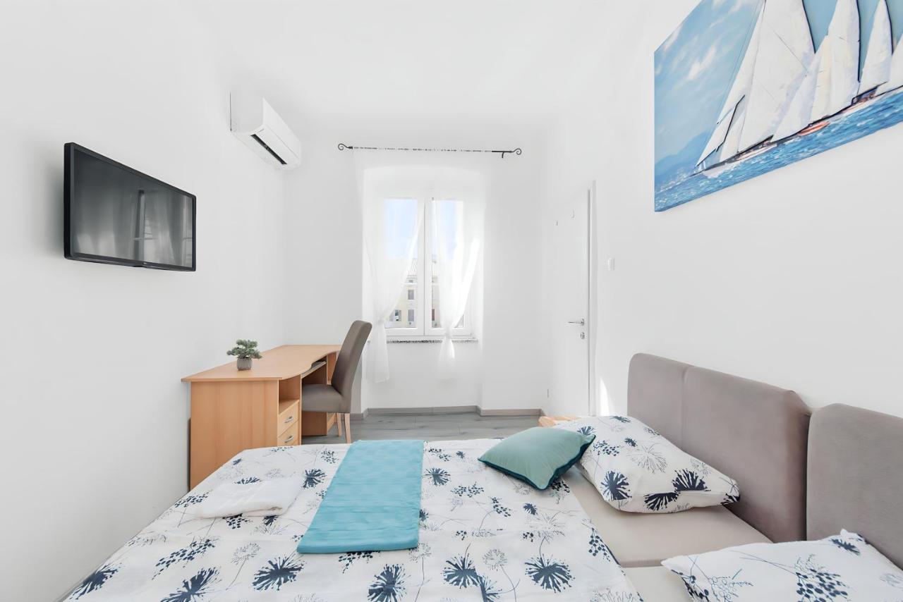 B&B Rijeka - Little Flower City Studio 5 - Rijeka rent - Bed and Breakfast Rijeka