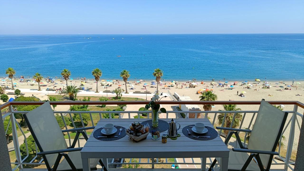 Maremare, really on the Beach, with private parking - B&B Savona