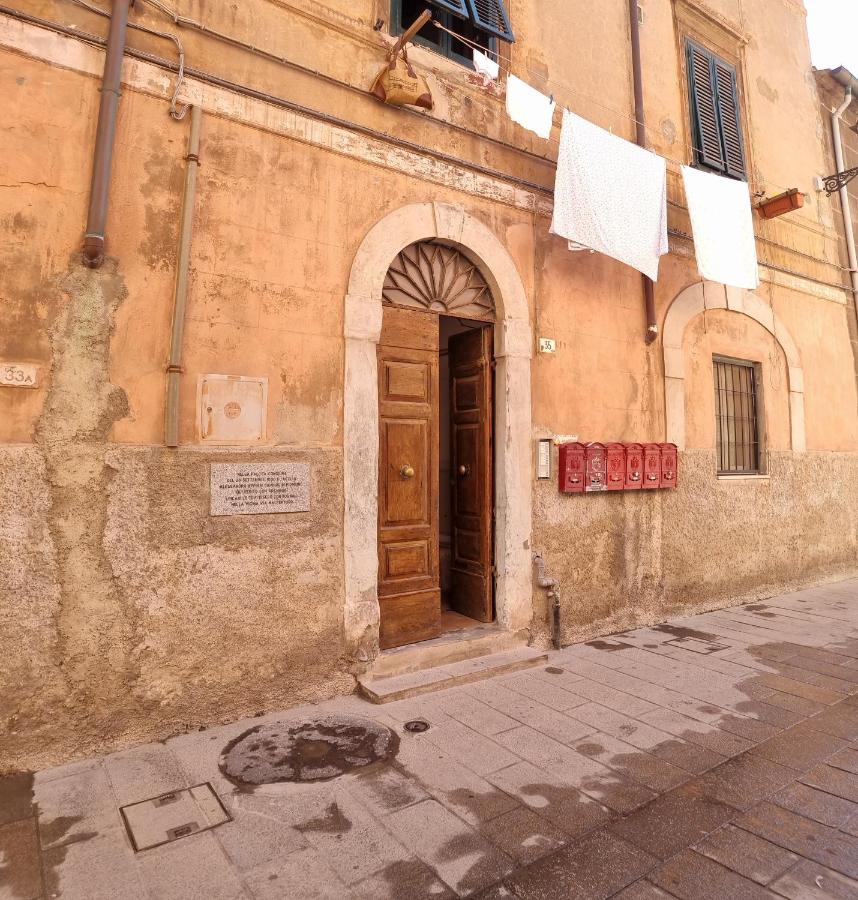 Onda Blu - Bilocale con Aria Condizionata a due passi dal Castello e dal Torrione e Rivellino - Bed and Breakfast