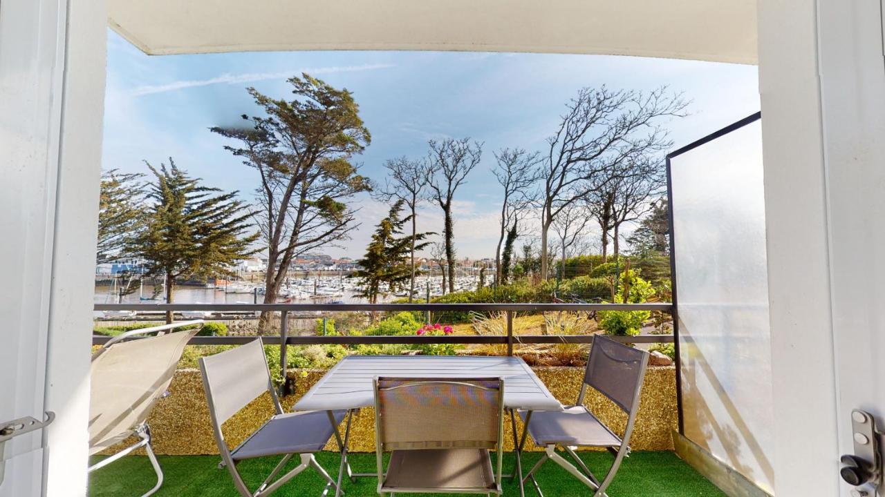 Le Ponton Bleu vue face au Port - Bed and Breakfast