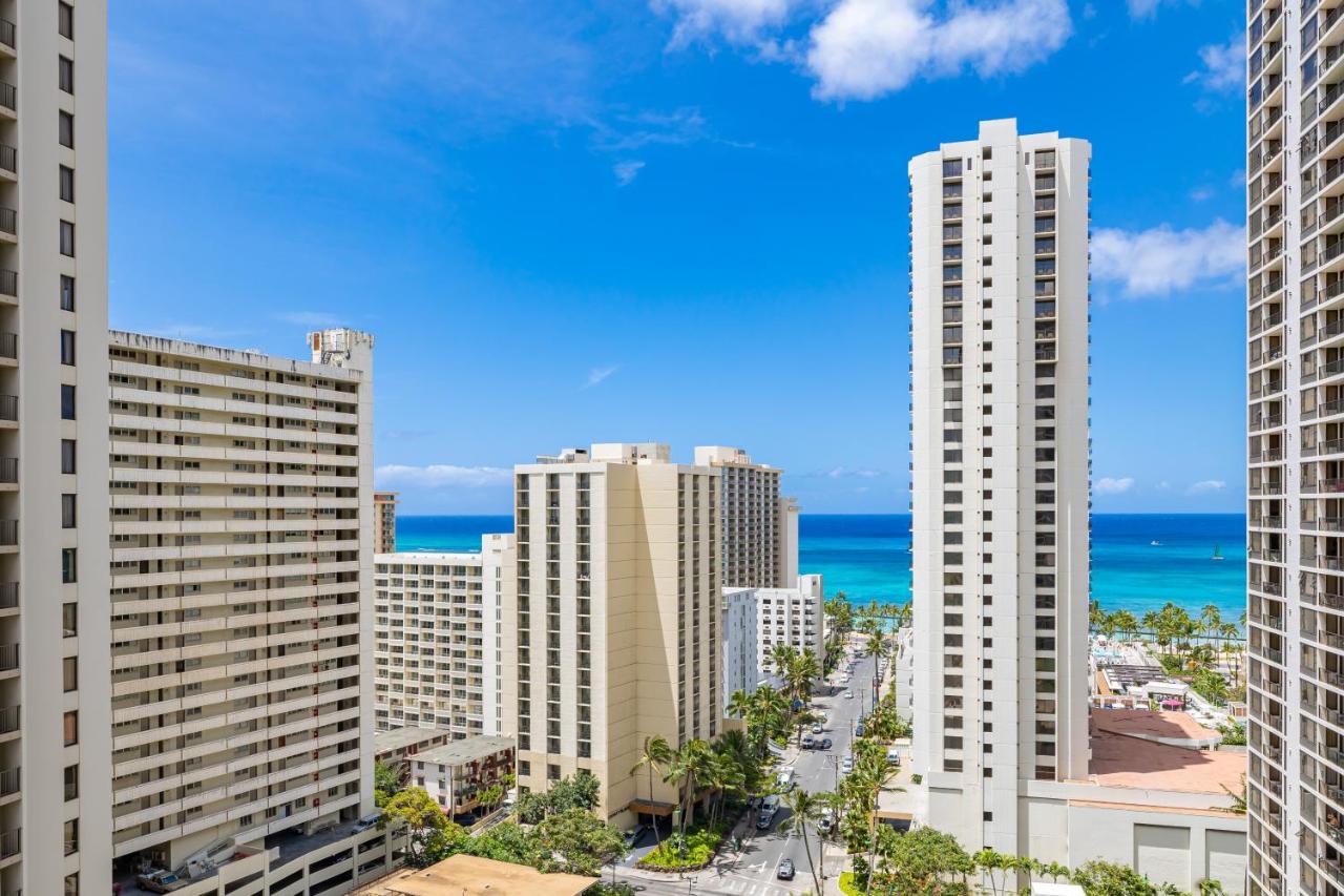 Beautiful Ocean View, Split AC, 1 Block to Beach and Parking - B&B