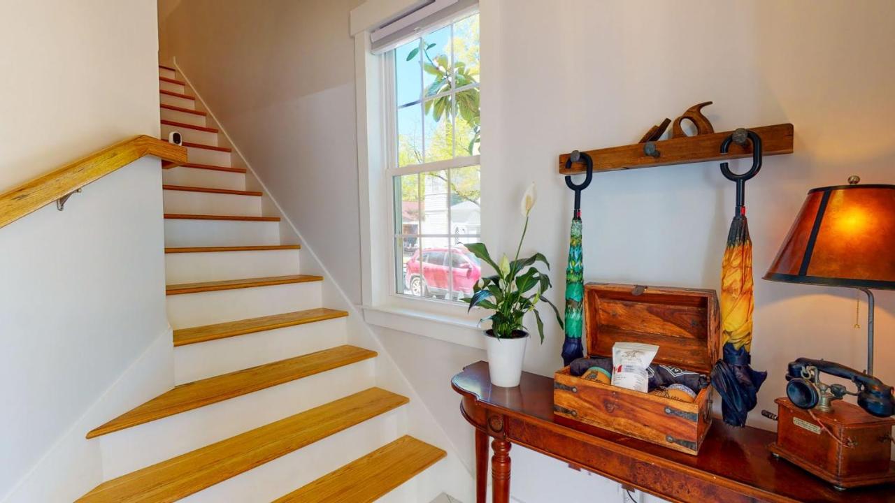 Modern 2BR 2BA with King bed-Fast Wi-Fi 75 inch OLED TV - B&B Wilmington