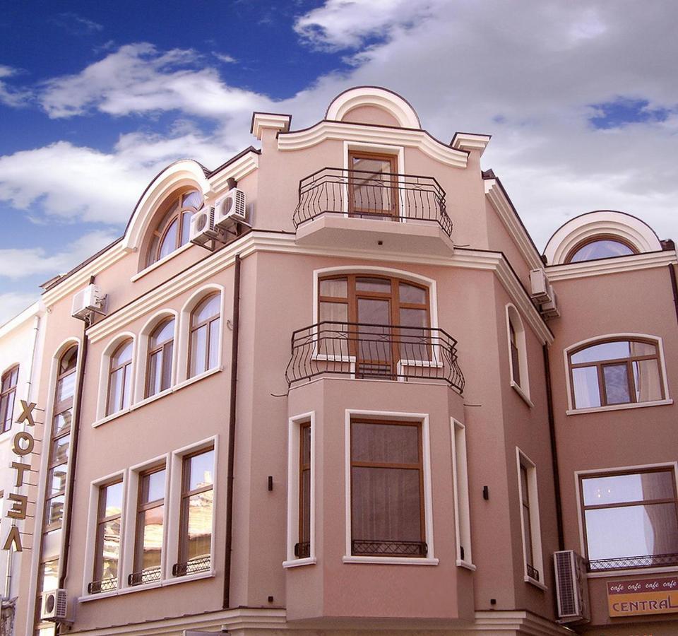 B&B Haskovo - Central Family Hotel - Bed and Breakfast Haskovo