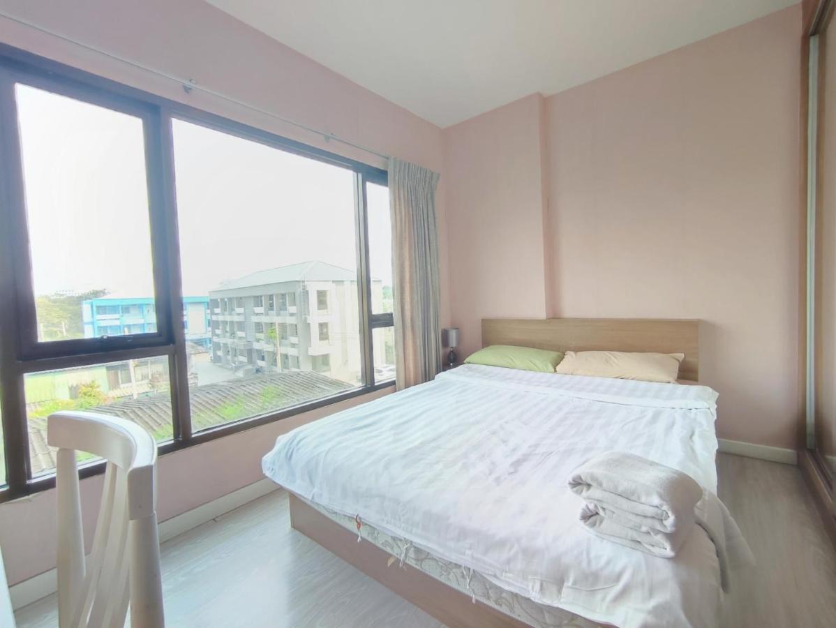 Zimmer mit Queensize-Bett und Balkon