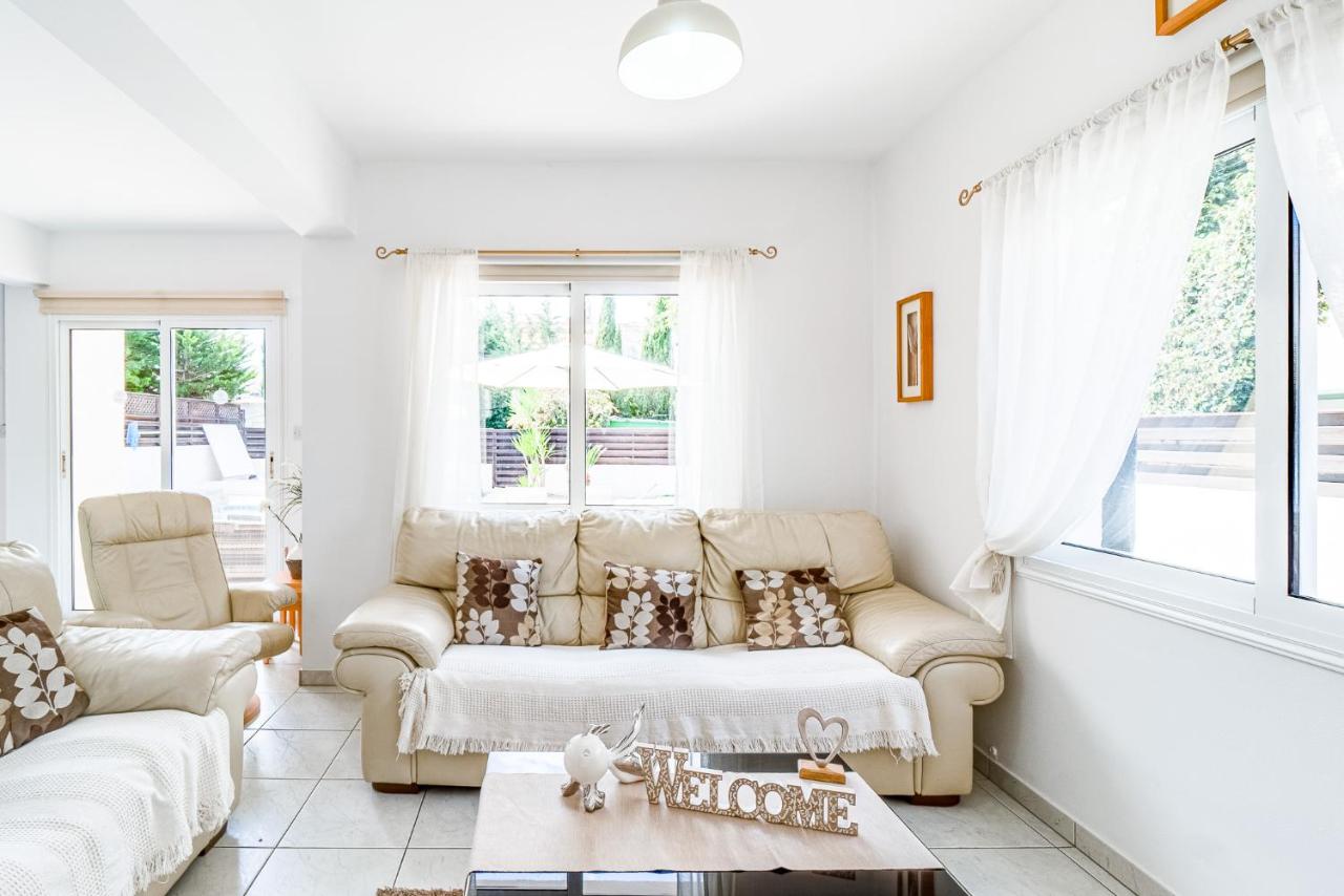Villa Sunnyside Mandali by Ezoria Villas - Chambres d’hôtes Protaras