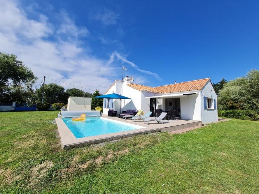 JOLIE MAISON AVEC PISCINE CHAUFFEE EN CAMPAGNE - B&B