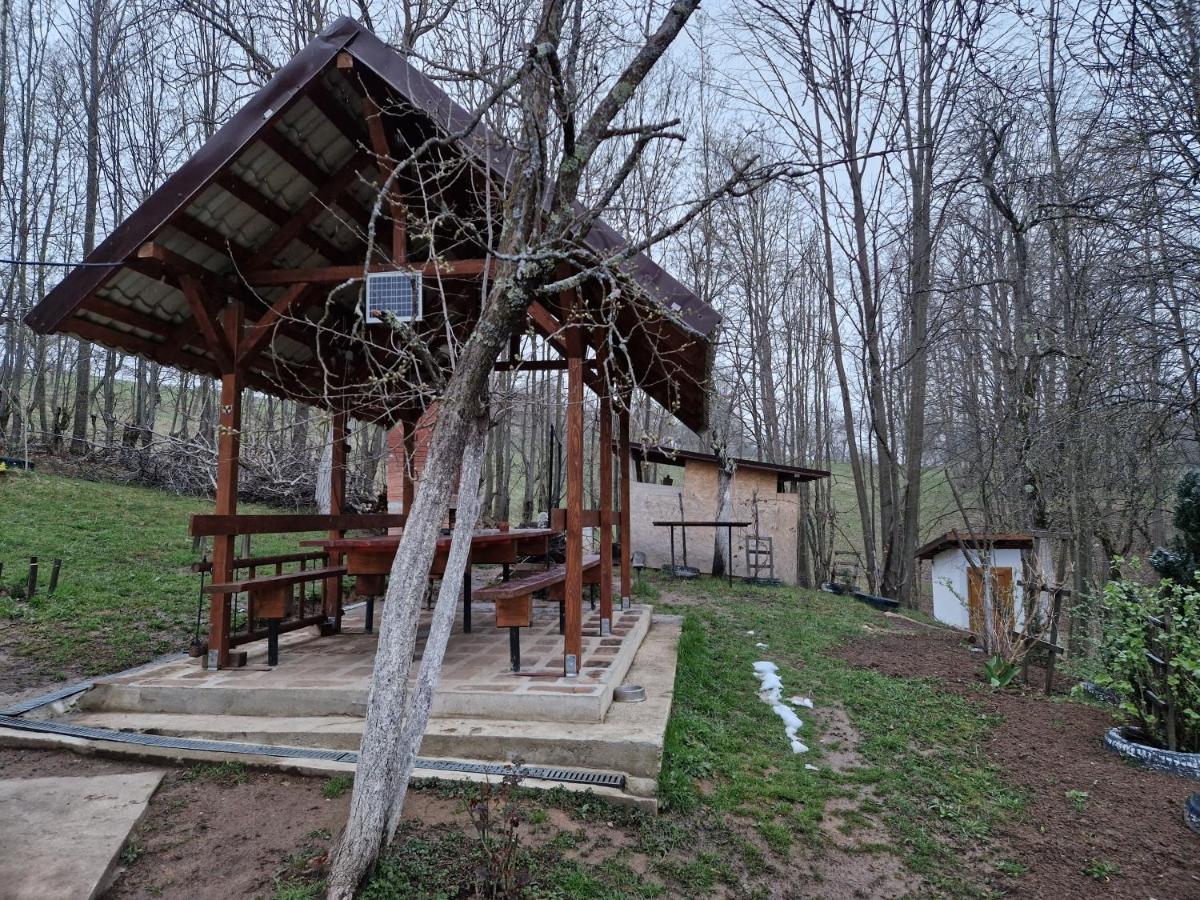 La sălaşul fermecat în Cheile Carasului - B&B