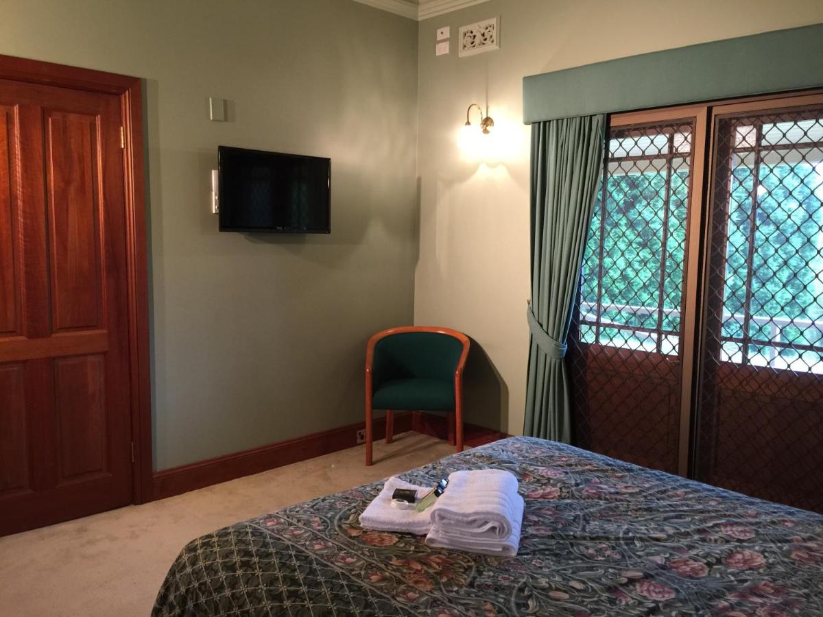Deluxe Queen Room with Mountain View