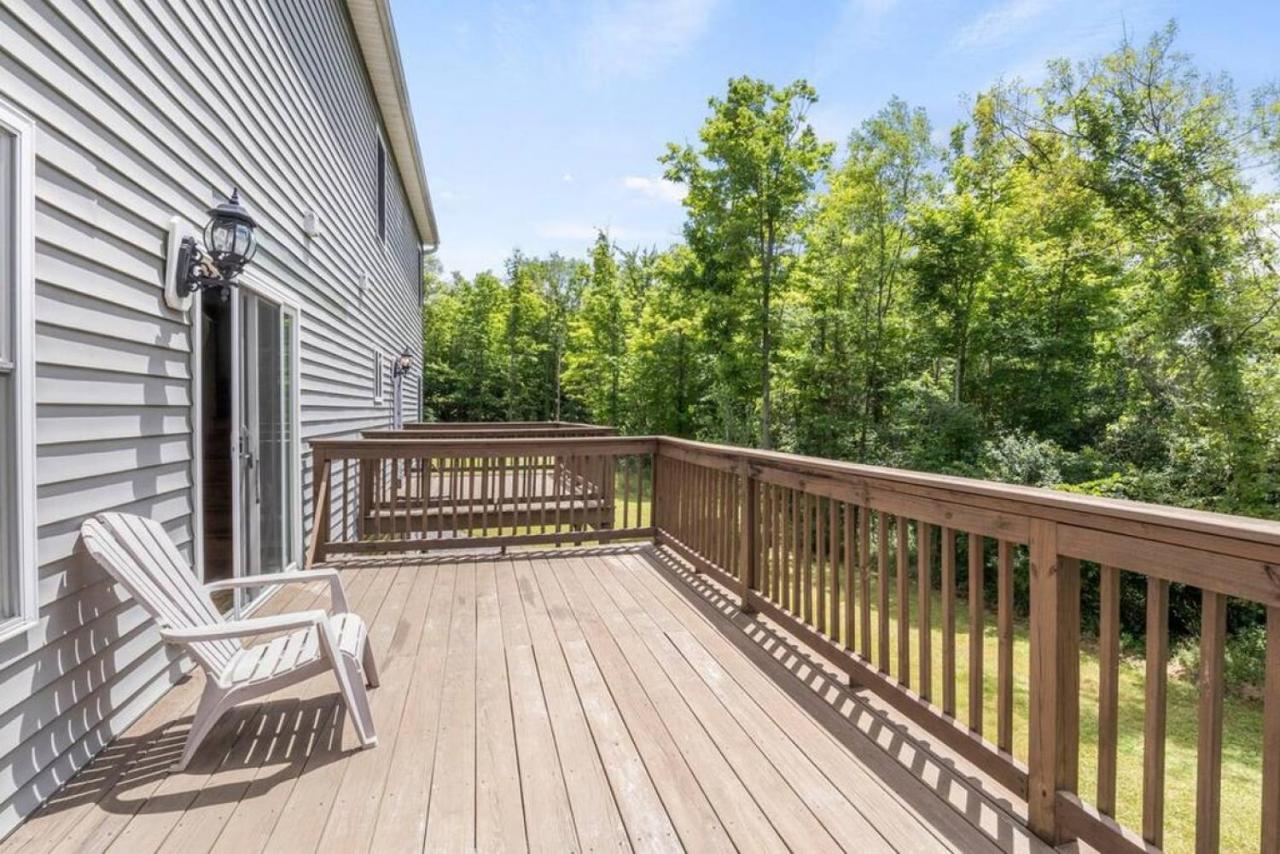 Hot Tub! LRG Home! Sleeps 16!Near Ithaca! Dogs OK - B&B Lansing