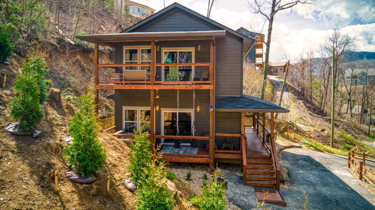 Mins to Gburg Sleeps 8 Hot Tub Arcade Area Pool - B&B