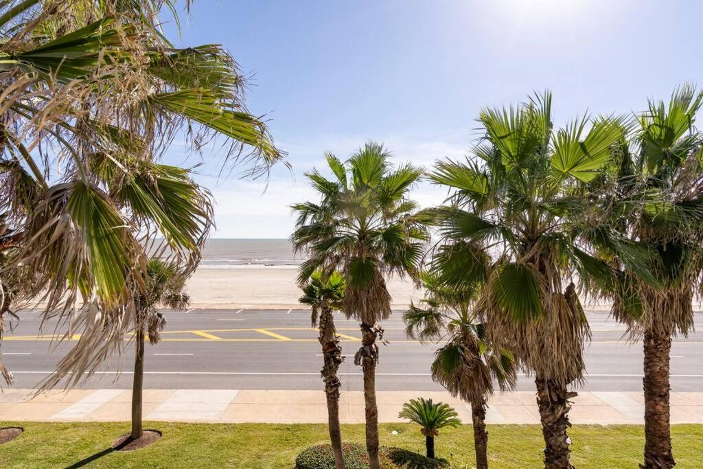 Oceanfront at The Dawns - Bed and Breakfast Galveston