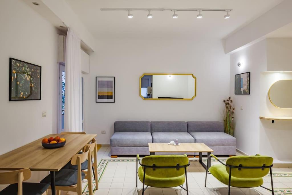 Renovated 2BR with Balcony in Bauhaus *Beachfront* - B&B