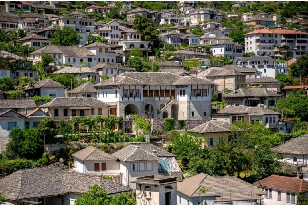 Nina's Guesthouse - B&B Gjirokastër