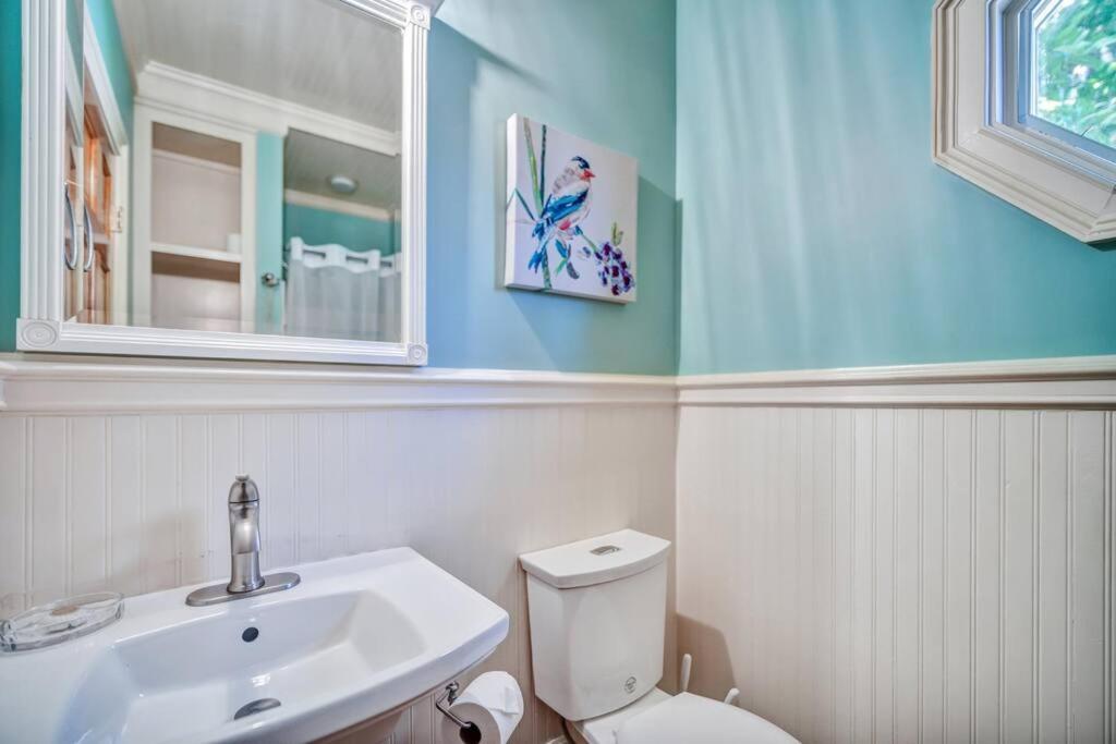The Bluffton Village Home - 5 BR in Old Town w Carriage Home - Chambres d'hôtes Bluffton