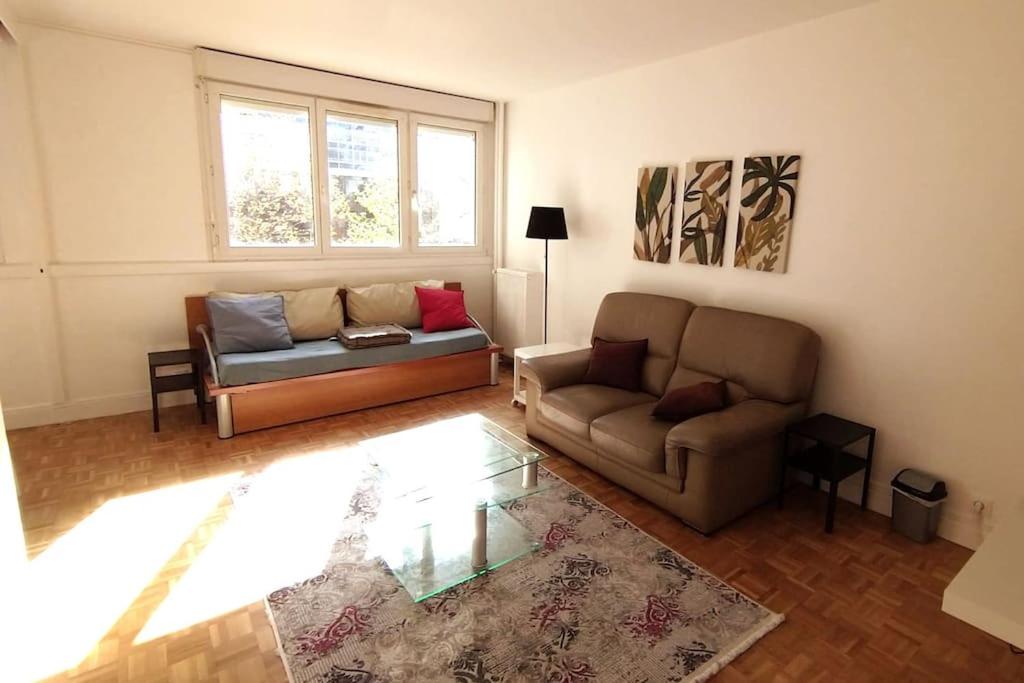 Cosy 2 BR, La Défense, 5 min walk metro+parking - B&B
