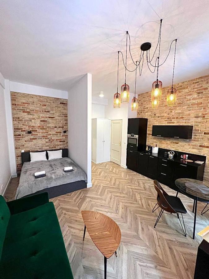 Luxury Apartment In The City Center , Wi-Fi - by HIK Apartments - Chambres d'hôtes Varsovie