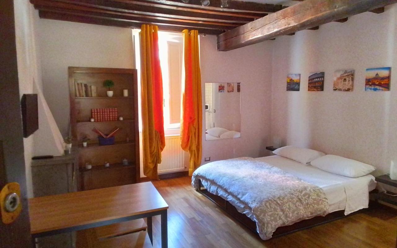 B&B Rome - Domus Rome Incantevole Apt vicino Colosseo Foro Romano - Bed and Breakfast Rome