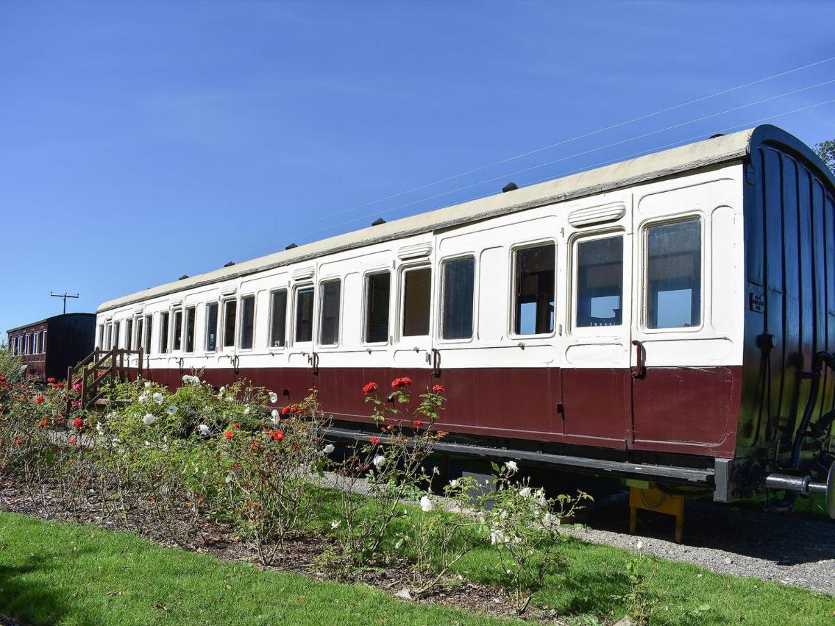 B&B Wetheringsett - Railway Carriage Two - E5601 - Bed and Breakfast Wetheringsett