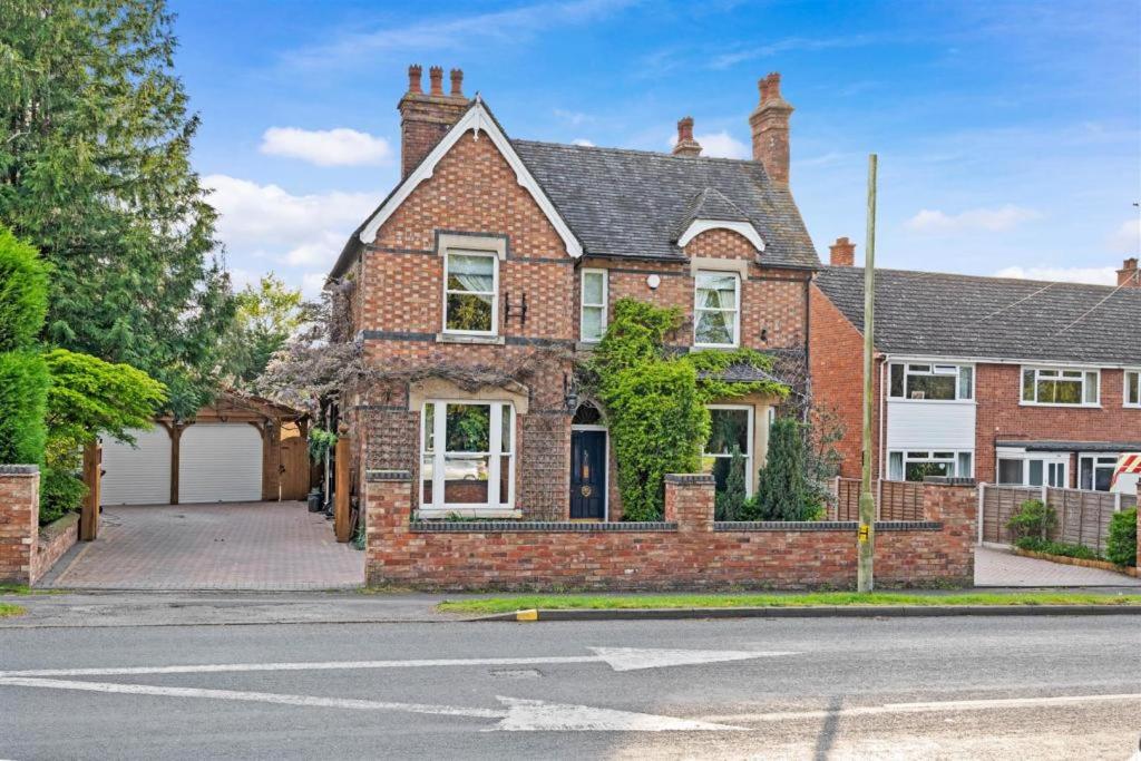 The Corner House, 36, Broadway Road, - B&B Evesham