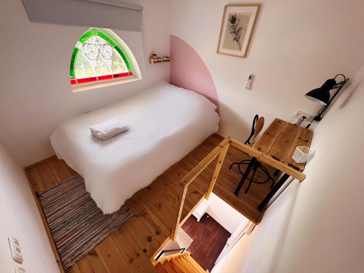 Single room with Gallery & shared Bathroom