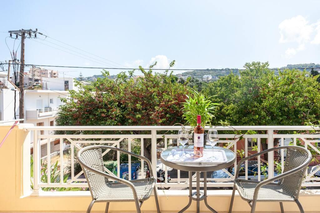 Sunny apartment near the centre of Chania - B&B