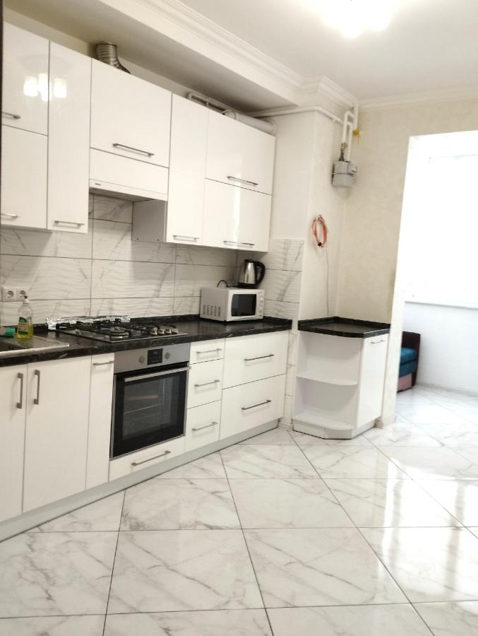 СТРИЙСЬКА,Автовокзал ,СИХІВ ARENA KING KROS Карла Мікльоша - B&B