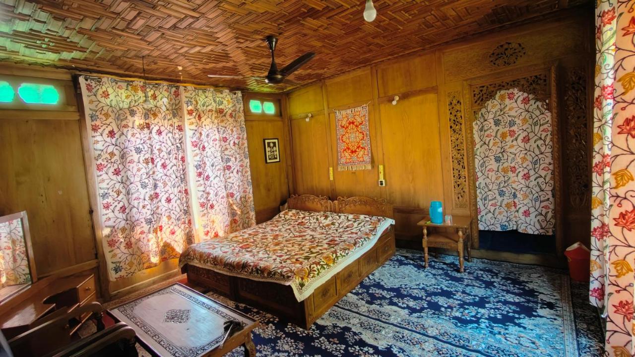 Deluxe Tweepersoonskamer met 1 of 2 Bedden en Uitzicht op het Meer