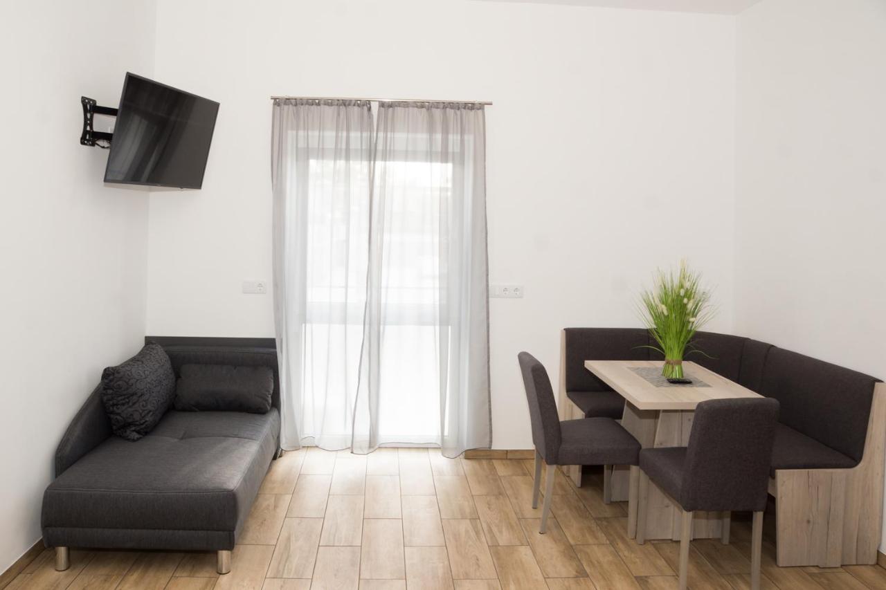 Chambre Double ou Lits Jumeaux - Accessible aux Personnes à Mobilité Réduite