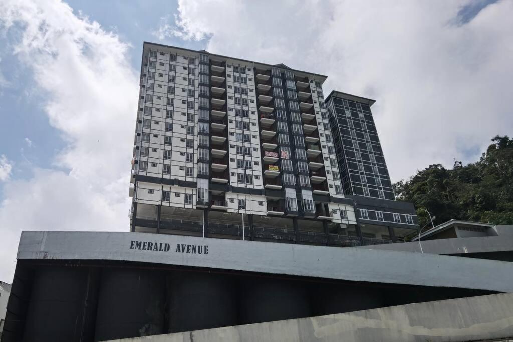 Emerald Avenue Cozy 1BR Studio Suite - Ferienwohnung