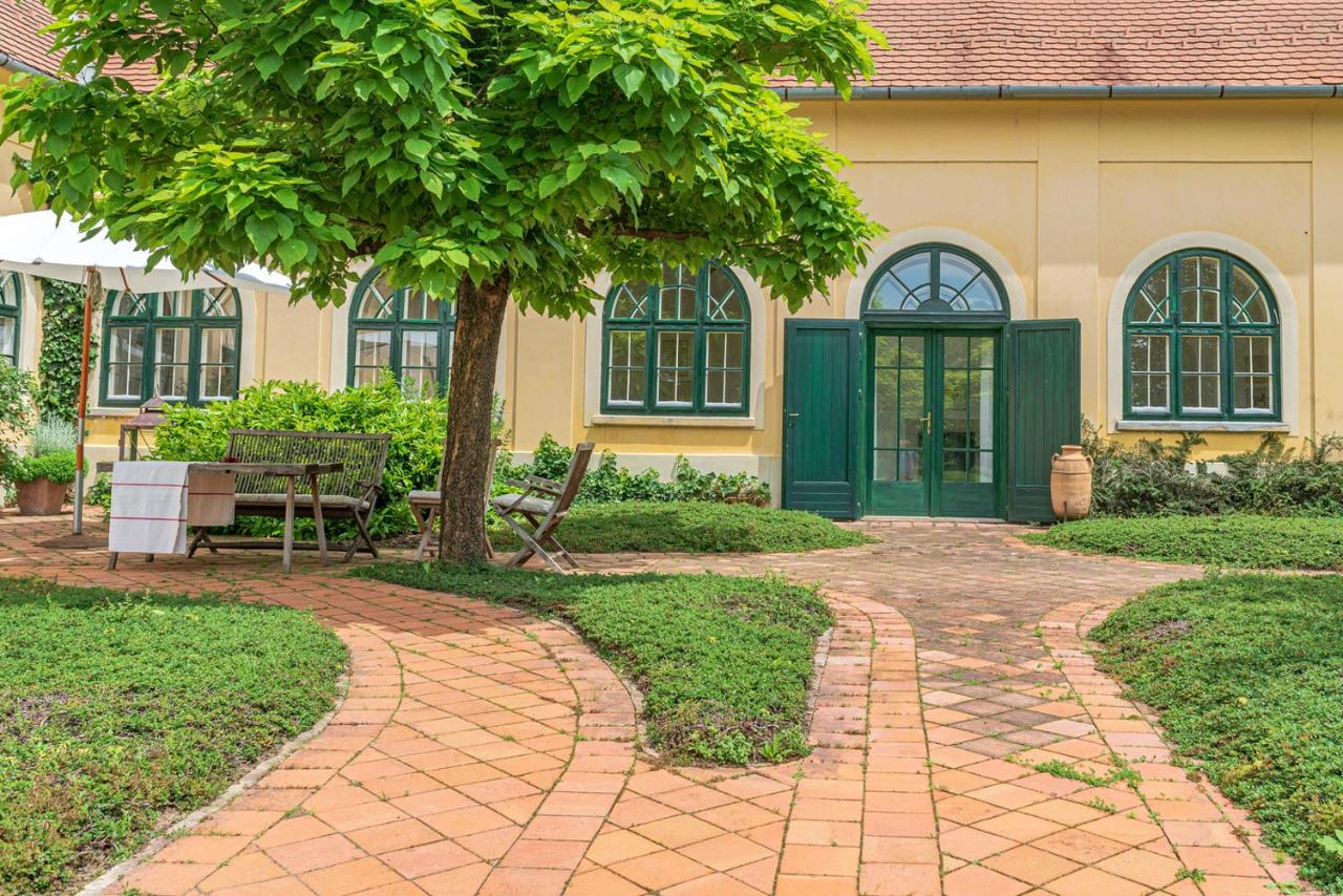 Svastics kúria - B&B