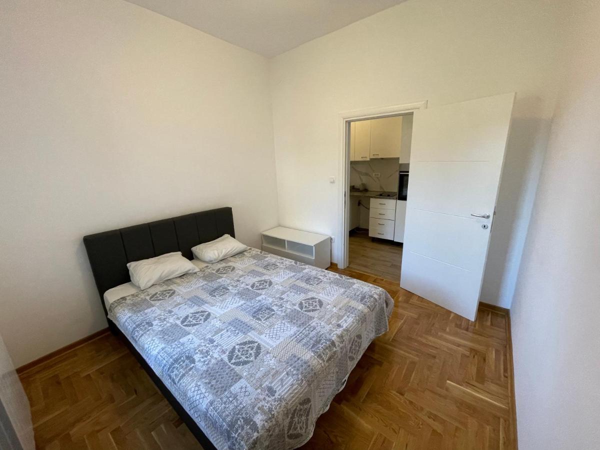 Apartman Leka sa Parkingom - B&B