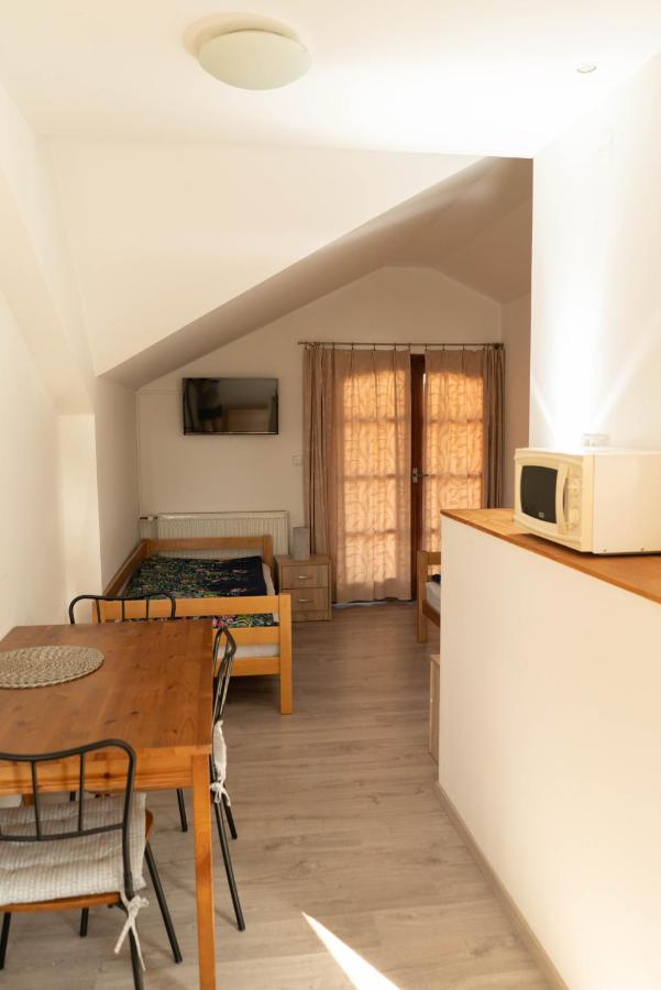 Apartment mit Balkon