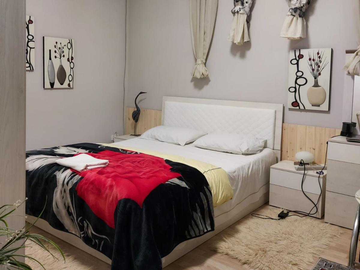 Deluxe Double Room (2 Adults + 1 Child)