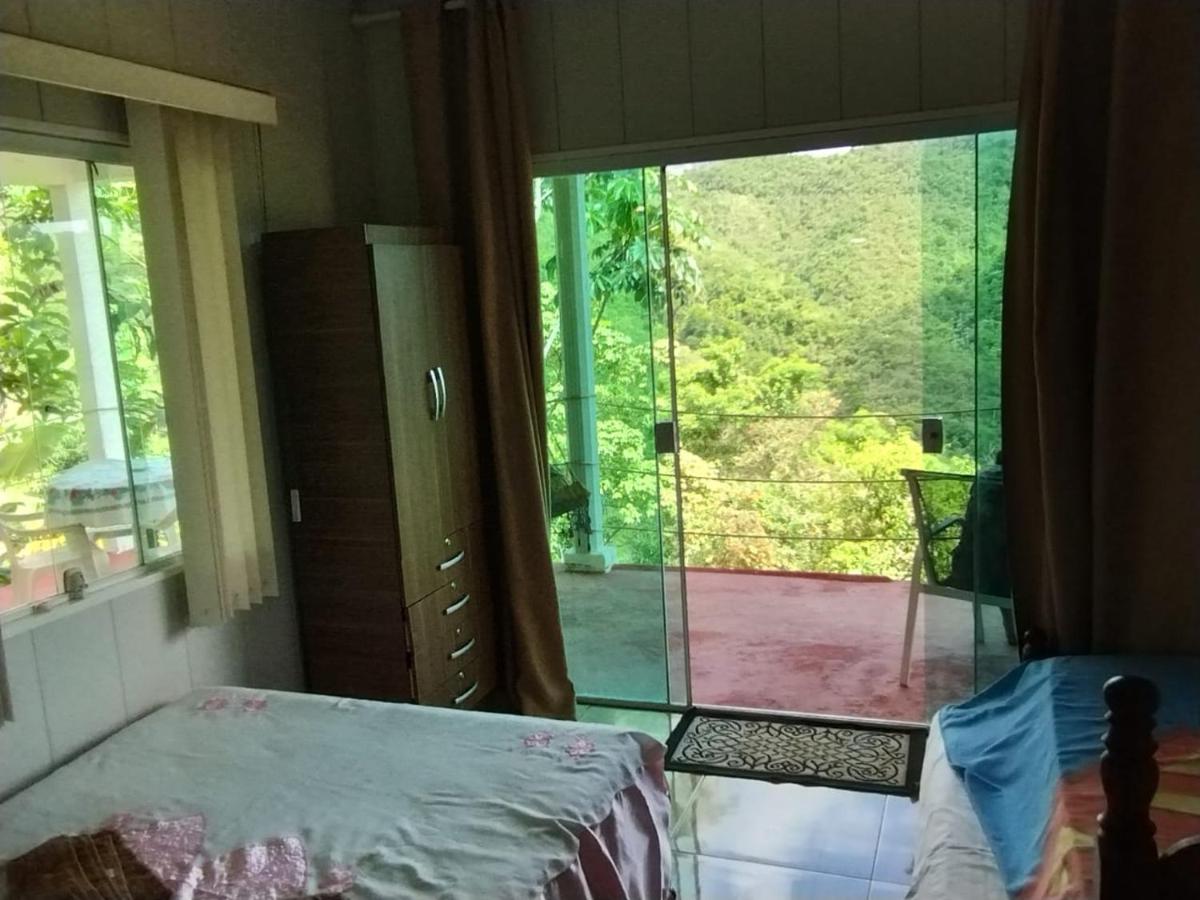 CHÁCARA DOMINGOS MARTINS - SANTO GRAAL - Montanhas, Corredeiras, Piscina, Natureza e Paz - B&B Domingos Martins