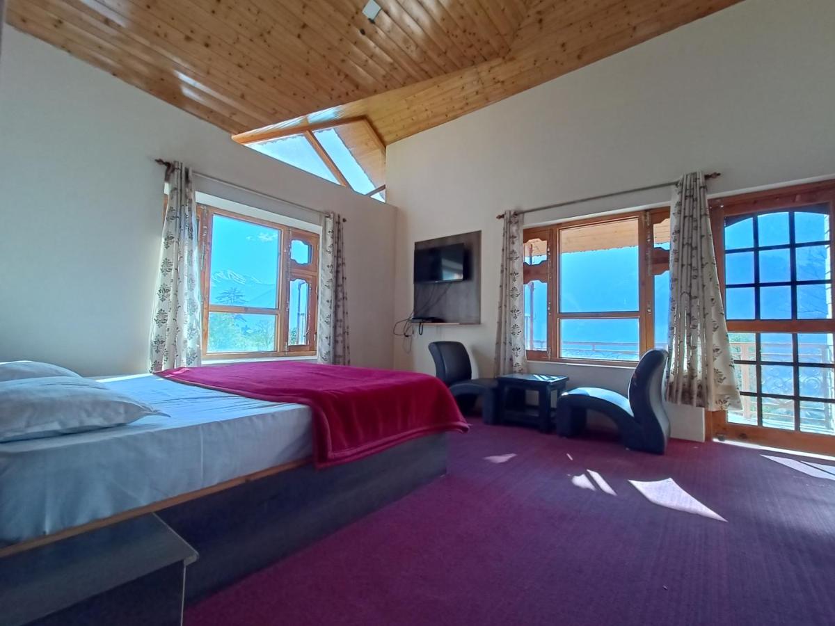 Zimmer mit Kingsize-Bett und Balkon
