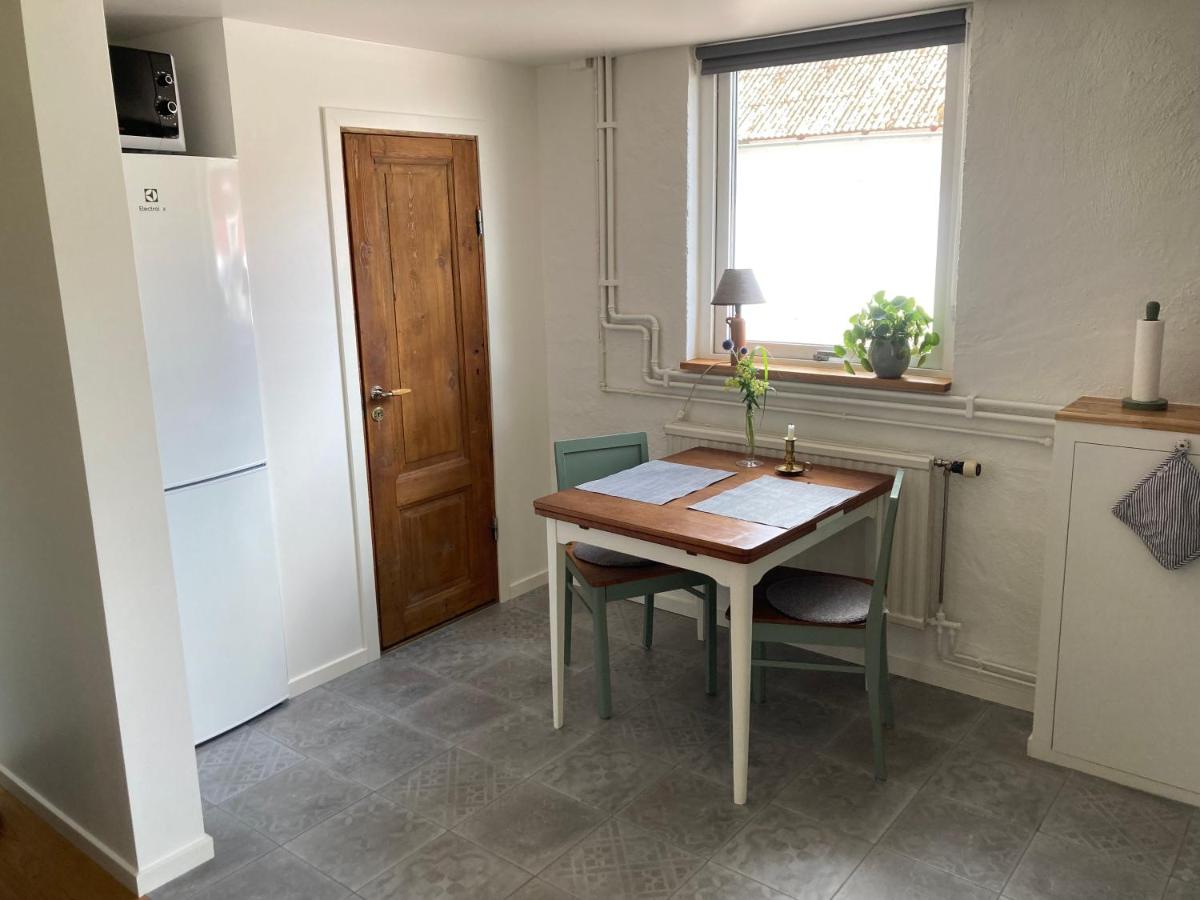 Fin lägenhet på Bjäre med nära till natur och nöje - Chambres d'hôtes Båstad