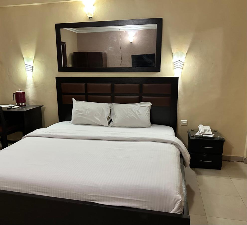 B&B Ikeja - Whitehouse Msquare Hotel - Bed and Breakfast Ikeja