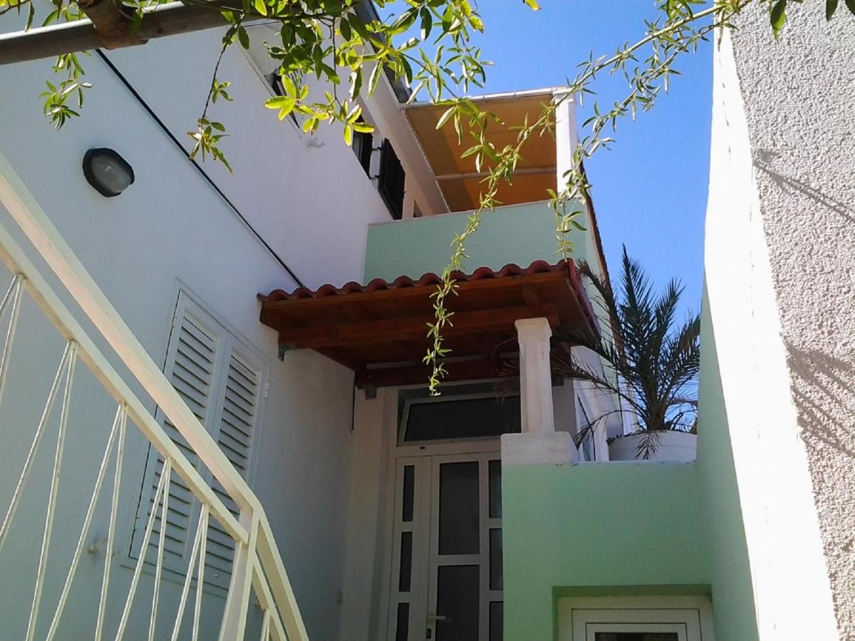 Apartamento de 1 dormitorio con patio