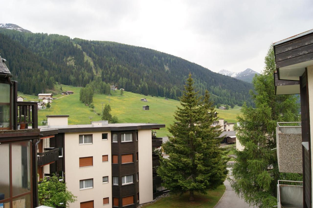 Apartment with Mountain View