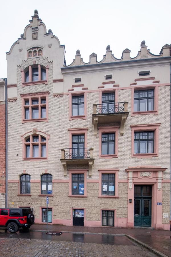 WAWELOVE Piłsudskiego - 3 bedroom apt. with balcony and free parking! - Bed and Breakfast Krakau