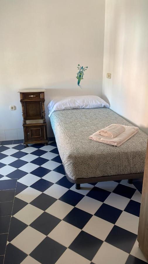 Einzelzimmer mit Gemeinschaftsdusche und -WC