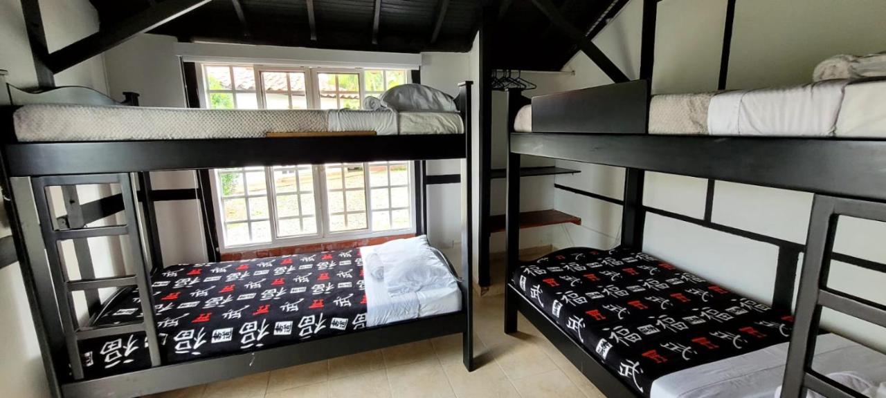 Vierpersoonskamer met Badkamer