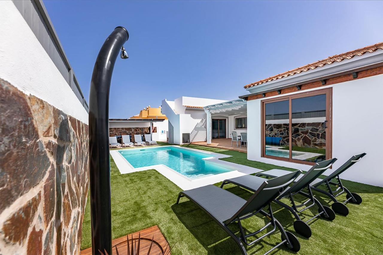 Villa Paula's Dream Private Pool Corralejo By Holidays Home - Chambres d’hôtes Corralejo