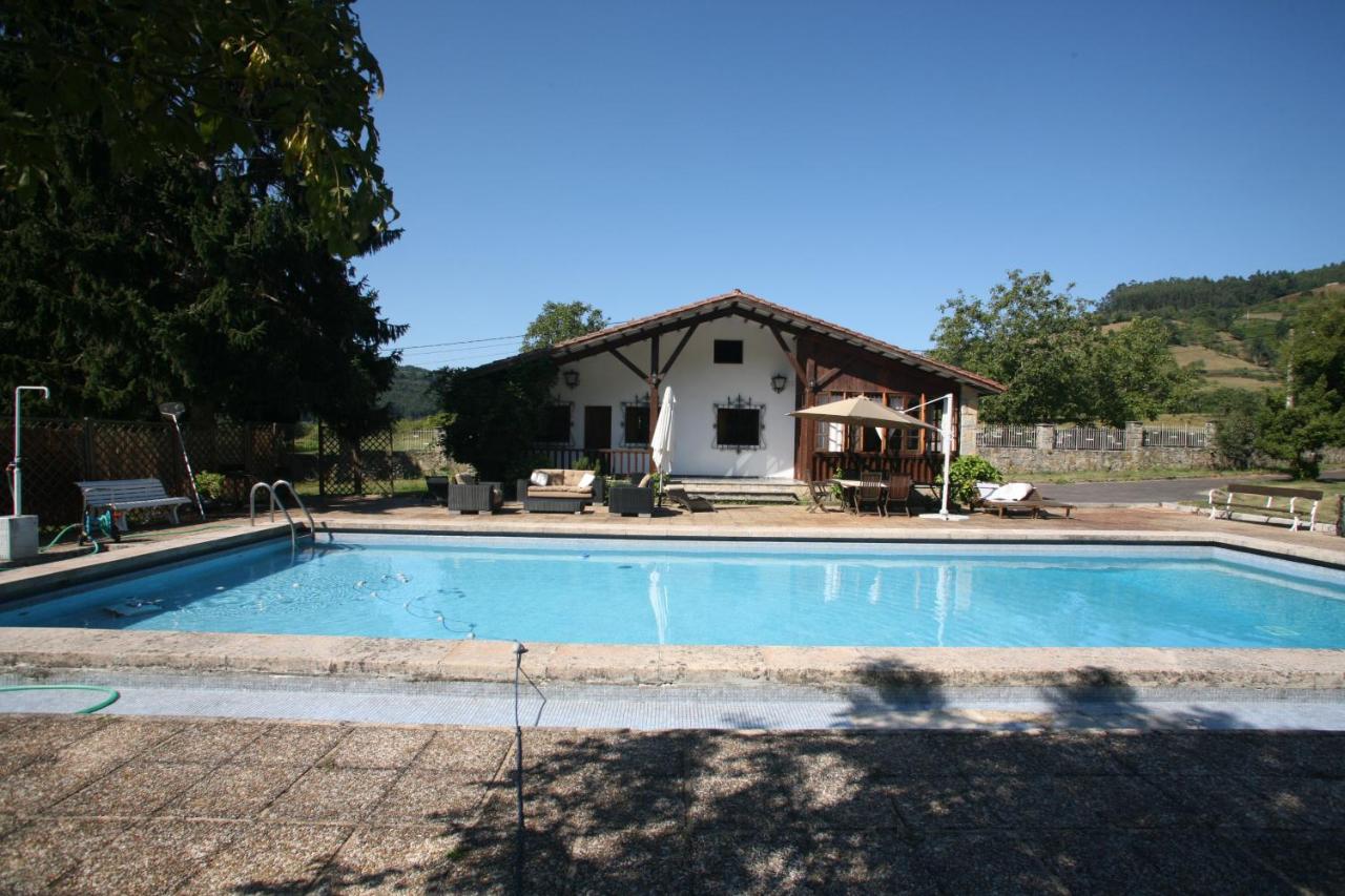 B&B Peón - Chalet con piscina en Peón "Los Tres Robles" - Bed and Breakfast Peón