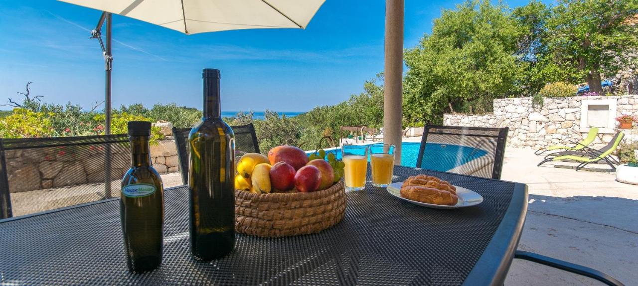 B&B Babino Polje - Mljet, old stone apartment with pool in nature - Bed and Breakfast Babino Polje