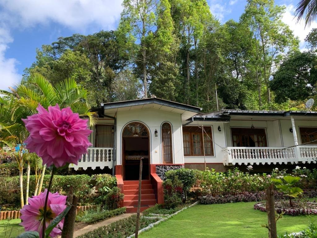 Eeshani Guest Inn - B&B