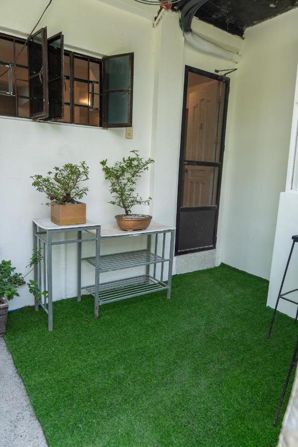 Family Room with Garden View