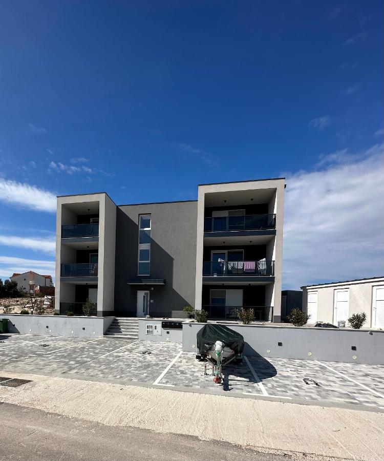 Second Home****, 2-bedroom apartment, Rogoznica - B&B